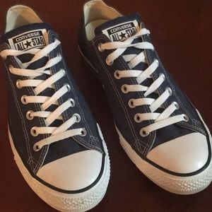 Navy men’s converse.